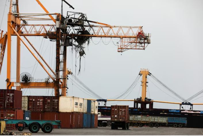 Crew rescued after attack on ship near Yemen